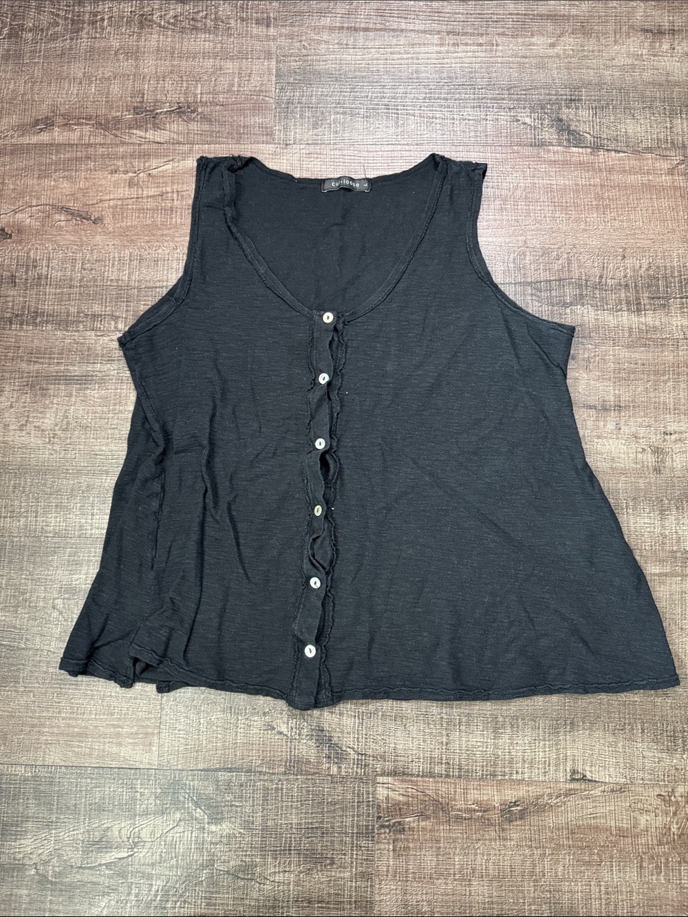 cut loose Black Sleeveless Button-Front Tank